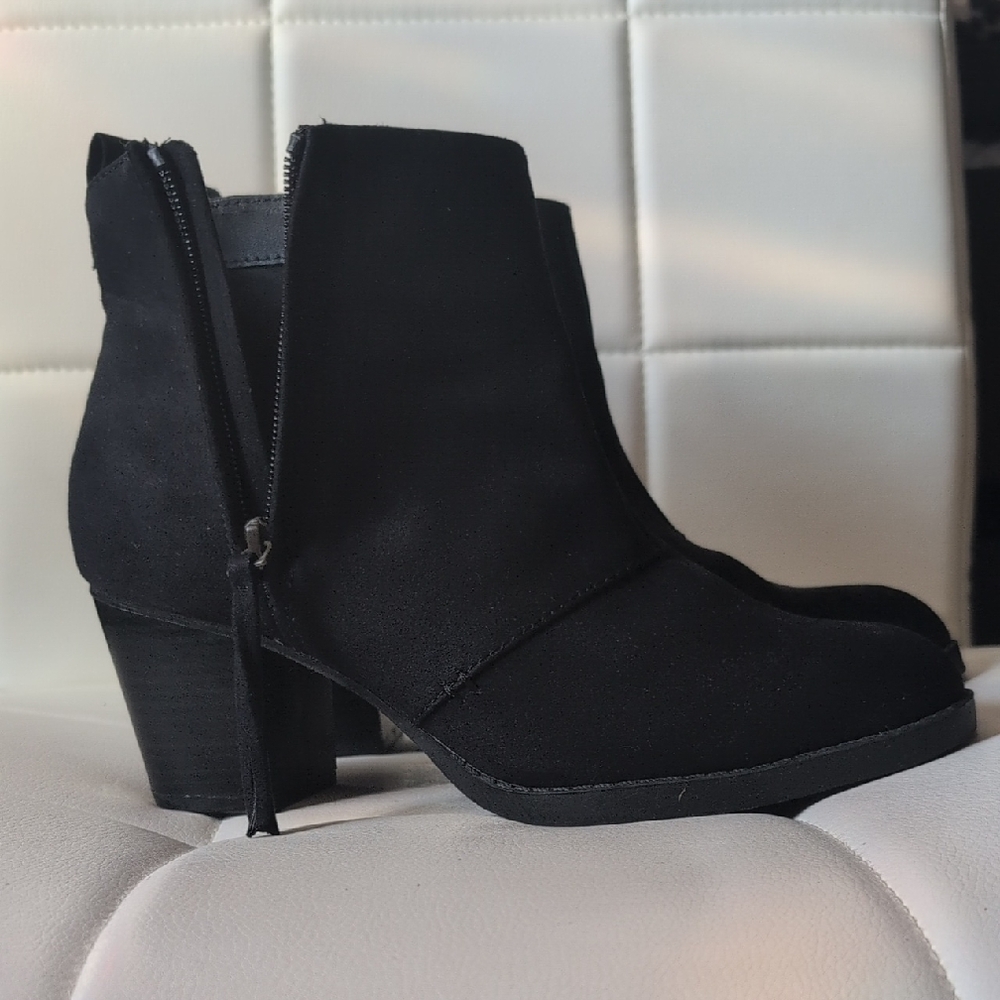Black Ankle Boots -fit Size 8